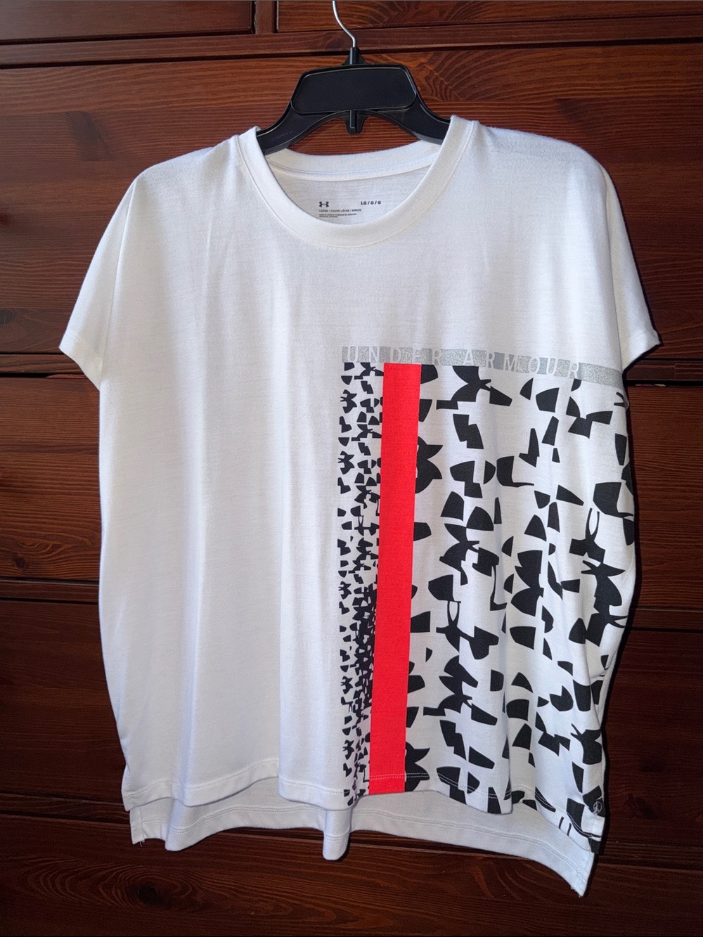 Under Armour Loose Fit Boxy Tee with Abstract Logo Graphic